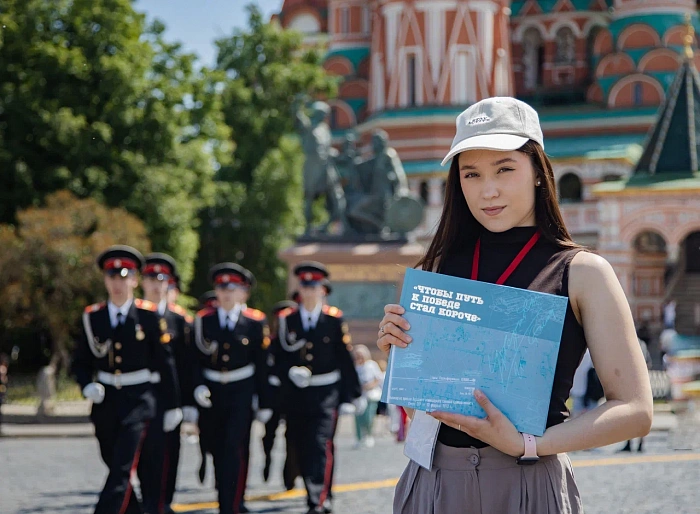 Воениздат на главной площади страны